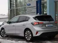 Gebraucht Ford Focus Cool & Connect 120 PS (88 kW) 2019 Moondust silver (metallic) Limousine