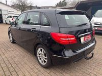 Gebraucht Mercedes B180 122 PS (89 kW) 2014 Schwarz Van / Kleinbus