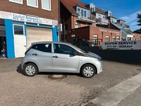 Gebraucht Toyota Aygo 69 PS (50 kW) 2016 Silber Kleinwagen