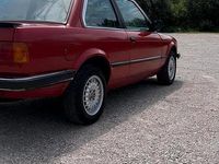 Gebraucht BMW 318 110 PS (80 kW) 1986 Rot Coupé