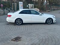 Gebraucht Mercedes E220 Avantgarde 170 PS (125 kW) 2015 Weiß Limousine