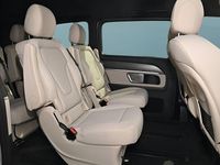 Gebraucht Mercedes V300 237 PS (174 kW) 2024 Weiß Van / Kleinbus