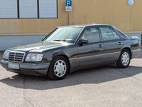 Second-hand Mercedes E320 220 CP (161 kW) 1994 Negru Berlinǎ