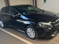 Gebraucht Mercedes A180 116 PS (85 kW) 2017 Schwarz Limousine