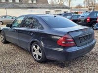 Gebraucht Mercedes E220 150 PS (110 kW) 2002 Schwarz Limousine