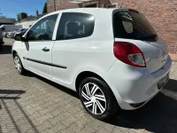 Gebraucht Renault Clio III 75 PS (55 kW) 2012 Weiß Kleinwagen