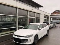 Gebraucht VW Passat Elegance 150 PS (110 kW) 2024 Weiß Kombi