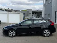 Gebraucht Volvo V40 Kinetic 114 PS (83 kW) 2012 Schwarz Kleinwagen