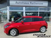 Neu Suzuki Swift Comfort 83 PS (61 kW) 2026 Burning red pearl metallic Kleinwagen