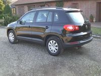 Gebraucht VW Tiguan 140 PS (102 kW) 2010 Schwarz metallic SUV