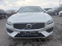 Gebraucht Volvo V60 190 PS (139 kW) 2018 Birch light / metallic Kombi