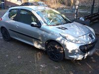 Gebraucht Peugeot 206+ 60 PS (44 kW) 2010 Silber Kleinwagen