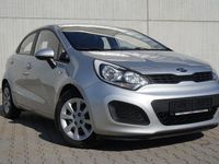 Gebraucht Kia Rio 86 PS (63 kW) 2014 (3d) bright silver Limousine