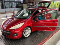 Gebraucht Peugeot 207 Tendance 95 PS (69 kW) 2010 Rot Limousine