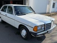 Gebraucht Mercedes 200 109 PS (80 kW) 1981 Weiß Limousine