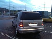 Gebraucht Mercedes ML270 222 PS (163 kW) 2003 Silber metallic SUV