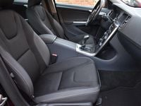 Gebraucht Volvo V60 Momentum 181 PS (133 kW) 2014 Schwarz Kombi