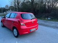 Gebraucht Hyundai i20 86 PS (63 kW) 2013 Rot Kleinwagen