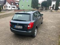 Gebraucht Skoda Fabia 60 PS (44 kW) 2012 Grau Kleinwagen