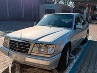Gebraucht Mercedes E220 1993 Silber Limousine