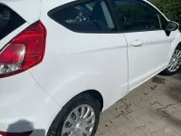 Gebraucht Ford Fiesta Trend 60 PS (44 kW) 2015 Weiß Kleinwagen