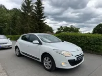 Gebraucht Renault Mégane Expression 101 PS (74 kW) 2010 Weiß Limousine