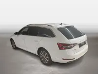 Gebraucht Skoda Superb Style 218 PS (160 kW) 2022 Moonweiß perleffekt Kombi