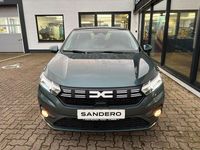 Neu Dacia Sandero Expression 91 PS (66 kW) 2025 Grün Limousine