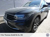 Gebraucht VW Tiguan Life 122 PS (89 kW) 2023 Uranograu SUV
