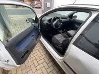 Gebraucht Peugeot 206 68 PS (50 kW) 2005 Weiß Kleinwagen