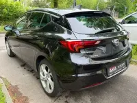 Używany Opel Astra Innovation 105 KM (77 kW) 2016 Czarny Sedan/Limuzyna