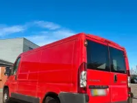 Gebraucht Peugeot Boxer 130 PS (95 kW) 2009 Rot Van