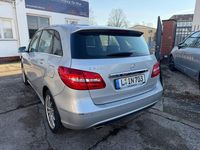 Gebraucht Mercedes B200 156 PS (114 kW) 2012 Silber Van / Kleinbus