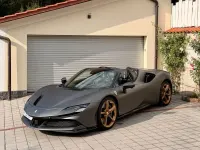 Gebraucht Ferrari SF90 999 PS (734 kW) 2024 Grau Cabrio