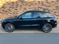 Gebraucht Porsche Macan Turbo 441 PS (324 kW) 2020 Tiefschwarz SUV