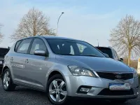 Gebraucht Kia Ceed 128 PS (94 kW) 2012 Silber Kleinwagen