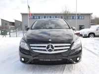 Gebraucht Mercedes B180 122 PS (89 kW) 2012 Schwarz Kleinwagen