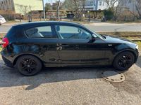 Gebraucht BMW 116 122 PS (89 kW) 2010 Schwarz Kleinwagen
