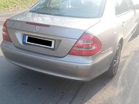 Gebraucht Mercedes E240 177 PS (130 kW) 2003 Silber Limousine