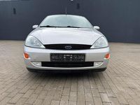Gebraucht Ford Focus Ambiente 101 PS (74 kW) 2000 Silber Limousine