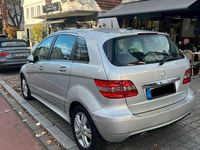 Gebraucht Mercedes B200 140 PS (102 kW) 2009 Silber Van / Kleinbus