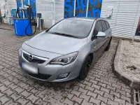 Używany Opel Astra Design Edition 95 KM (69 kW) 2012 Srebrny Kombi
