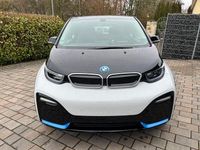 Gebraucht BMW i3 Performance 135 kW (184 PS) 2022 Capparis weiss akzent i blau Kleinwagen