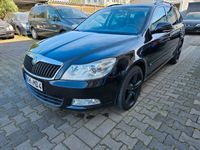 gebraucht Skoda Octavia Combi 1.6 TDI DSG*Navi*Leder*PDC*