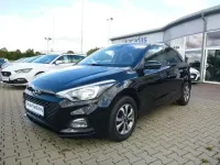 Gebraucht Hyundai i20 YES! 101 PS (74 kW) 2020 Schwarz Limousine