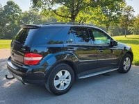 Gebraucht Mercedes ML320 224 PS (164 kW) 2007 Schwarz SUV