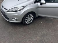Gebraucht Ford Fiesta Trend 82 PS (60 kW) 2011 Silber Kleinwagen
