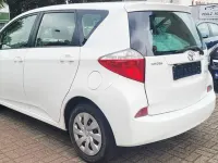Gebraucht Toyota Verso-S Life 99 PS (72 kW) 2013 Weiß Van / Kleinbus