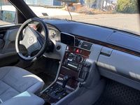 Gebraucht Mercedes E240 Elegance 170 PS (125 kW) 1997 Blau Limousine