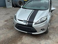 Gebraucht Ford Fiesta 95 PS (69 kW) 2010 Silber Kleinwagen